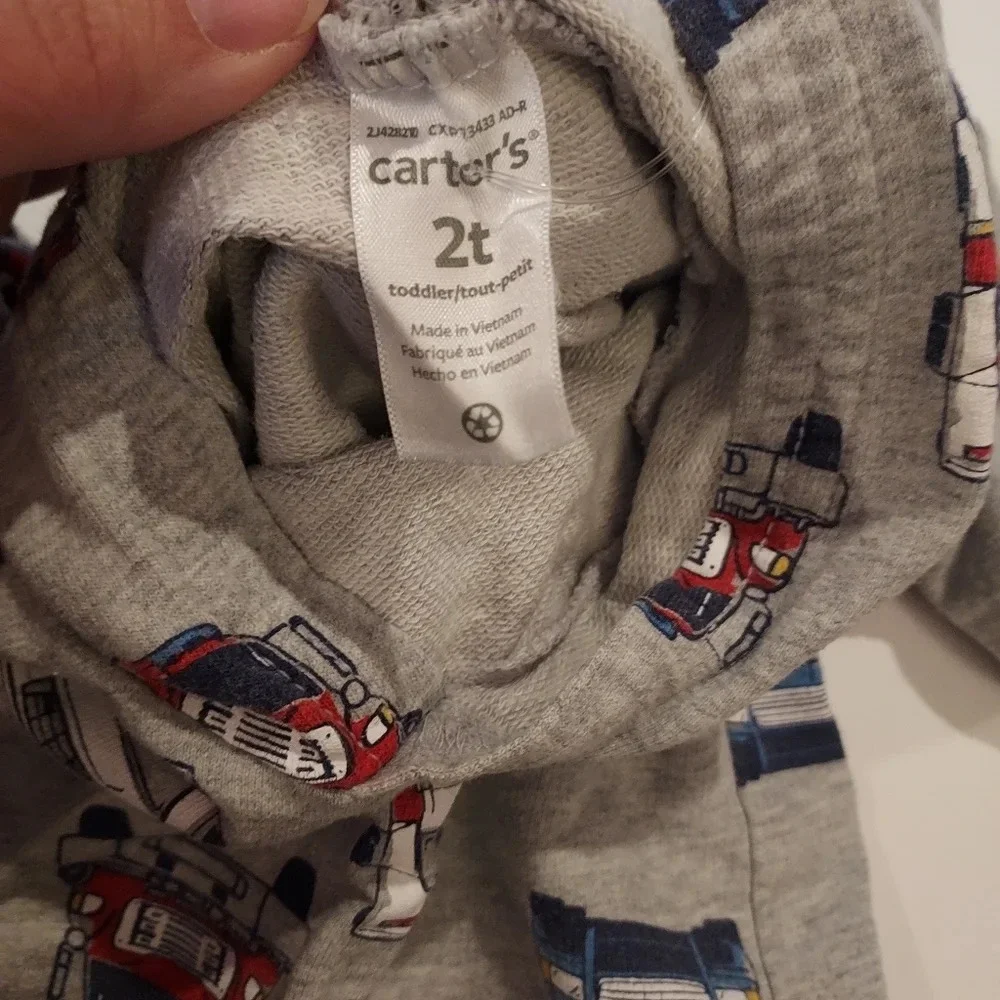 Carter's Toddler Boy 2 Piece Firetruck Hoodie and Jogger Set in Size 2T
